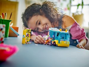 LEGO  Friends Autobus miejski z Heartlake (41759) + Pluszak Gratis 6