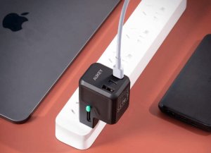 Ładowarka Aukey 2x USB-A 1x USB-C 3 A (PA-TA02) 8