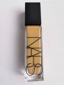 Nars Cosmetics Skystas makiažo pagrindas Nars Natural Radiant, 30 ml 1