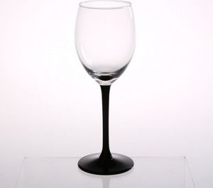 KIELISZEK WINO CZERWONE 330ML CZARNA NÓŻKA 1