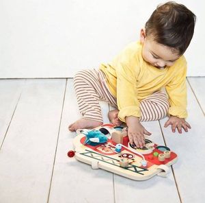 Lilliputiens Drewniana tablica manipulacyjna Wóz strażacki Nosorożec Marius 9 m+ 8
