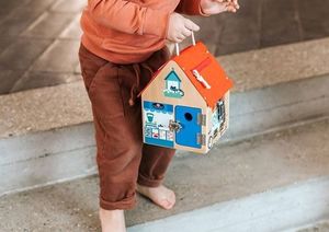 Lilliputiens LILLIPUTIENS Drewniany domek manipulacyjny z zamkami Lisek Włamywacz 3 lata+ 8