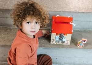 Lilliputiens LILLIPUTIENS Drewniany domek manipulacyjny z zamkami Lisek Włamywacz 3 lata+ 9