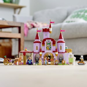 LEGO Disney Zamek Belli i Bestii (43196) 4