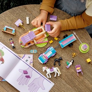 LEGO Friends Szkółka jeździecka i przyczepa dla konia (41441) 2