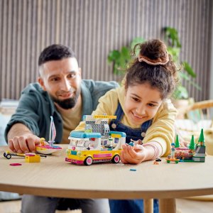 LEGO Friends Leśny mikrobus kempingowy i żaglówka (41681) 2