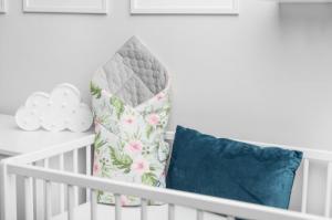 Sensillo ROŻEK VELVET SZARY KWIATY 75X75 4231/3950 4