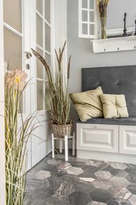 Tajemniczy ogród Drewniany stojak na donice biały M 4