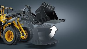 LEGO Technic Koparka Volvo L350F (42030) 3