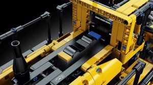 LEGO Technic Koparka Volvo L350F (42030) 9