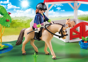 Playmobil Wybieg dla koni z boksem (6147) 4