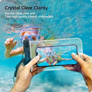 Spigen Uniwersalne wodoszczelne etui Spigen A601 Universal Waterproof Case Crystal Clear [2 PACK] 5