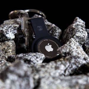 Crong Crong Silicone Case with Key Ring Brelok do Apple AirTag (czarny) 7