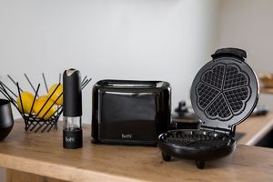 Młynek do przypraw Botti Elektryczny młynek do mielenia soli lub pieprzu Botti Electronic Premo stalowy czarny 6