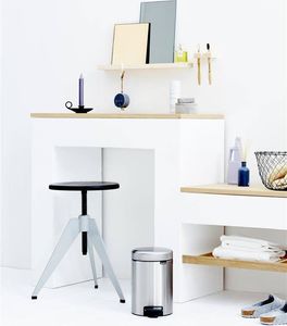 Kosz na śmieci Brabantia New Icon na pedał srebrny (11 21 64) 2