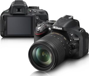 Lustrzanka Nikon D5200 + 18-105VR + torba CF-EU11 1