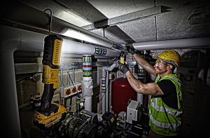 Dewalt Latarka 18V XR LED przegubowa (DCL050) 7
