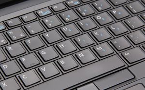 Laptop Dell Laptop Dell Latitude E7440 i5-4300U 8 GB 240 SSD 14" FHD W10Pro A- (NoCam) S/N: FSDCD12 12