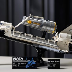 LEGO Icons Creator Expert Wahadłowiec Discovery NASA (10283) 4