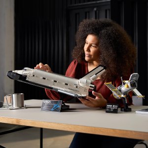 LEGO Icons Creator Expert Wahadłowiec Discovery NASA (10283) 5