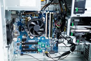 Komputer HP WorkStation Z240 TW Intel Core i7-6700 16 GB 256 GB SSD Windows 10 Pro 7