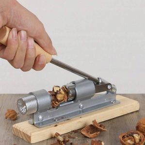 Iso Trade Dziadek do orzechów na podstawce 4