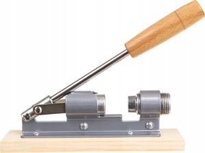 Iso Trade Dziadek do orzechów na podstawce 5