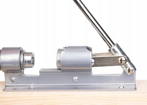 Iso Trade Dziadek do orzechów na podstawce 8