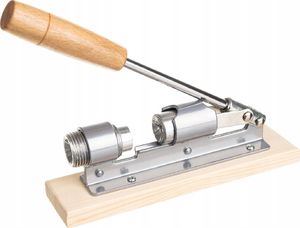 Iso Trade Dziadek do orzechów na podstawce 10