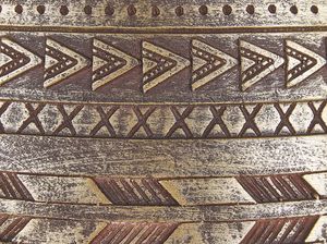 Beliani Doniczka na stojaku 50 x 50 x 30 cm złota VARDIANI 6