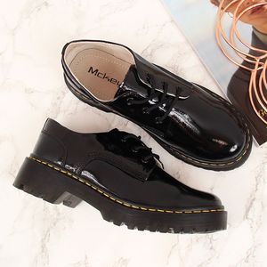 Filippo Glany skórzane damskie lakierowane czarne McKey 39 5