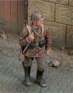 Figurka Royal Model Żołnierz Waffen SS "Ardennes" II WŚ 1