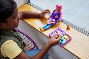 Lalka Barbie Mattel Lalka Barbie zestaw Daisy i Ken w podróży 12