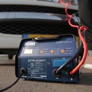 Ferm FERM Ładowarka do akumulatora 6 V/12 V 12 A BCM1020 1