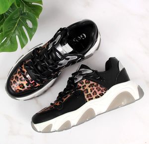 Goe Sneakersy skórzane damskie na koturnie czarne Goe II2N4067 36 3