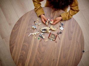 LEGO Jurassic World Wystawa skamieniałości tyranozaura (76940) 3