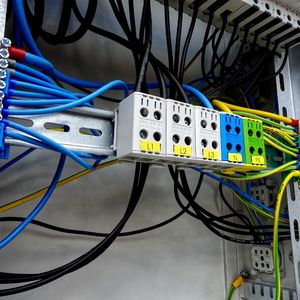 Doktorvolt Rozdzielnica budowlana na stojaku OS-S/FI 2x32A 1x16A 8x230V gniazda Mennekes zabezpieczenia SIEMENS Doktorvolt 6894 7