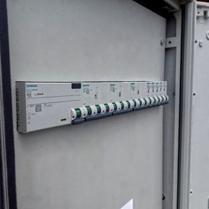Doktorvolt Rozdzielnica budowlana na stojaku OS-S/FI 2x32A 1x16A 8x230V gniazda Mennekes zabezpieczenia SIEMENS Doktorvolt 6894 8