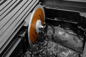 Graphite Przecinarka do płytek Energy + 18V 58GE138 + akumulator 4 Ah z ładowarką 58GE132 3