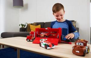 Mattel Cars Auta Track Talkers Ciężarówka Maniek Światła i dźwięki GYK60 2
