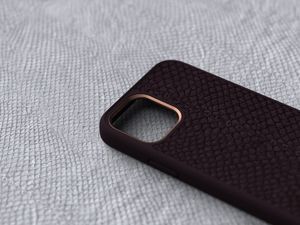 Njord by Elements Njord by Elements Etui z islandzkiej skóry łososia do iPhone 12 Pro Max purpurowe 14