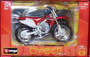 Bburago Motory 1/18 mix kolorów 2