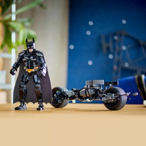 LEGO DC Batman Figurka Batmana™ do zbudowania i batcykl (76273) + piórnik Lego 17