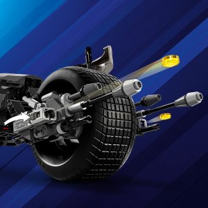 LEGO DC Batman Figurka Batmana™ do zbudowania i batcykl (76273) + piórnik Lego 20