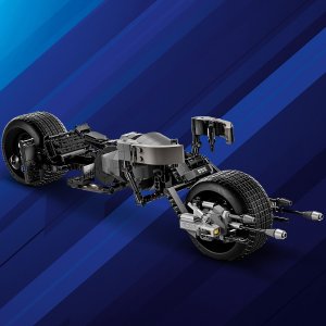 LEGO DC Batman Figurka Batmana™ do zbudowania i batcykl (76273) + piórnik Lego 7
