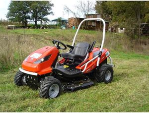 Traktor ogrodowy Oleo-Mac Apache 92 Evo 4x4 Emak 15