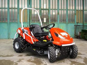 Traktor ogrodowy Oleo-Mac Apache 92 Evo 4x4 Emak 20