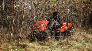 Traktor ogrodowy Oleo-Mac Apache 92 Evo 4x4 Emak 7