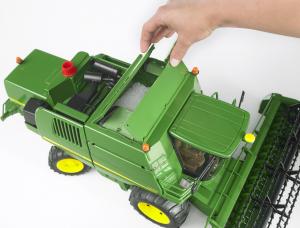 Bruder Kombajn zbożowy John Deere T670i (02132) 3