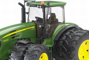 Bruder Traktor John Deere 7930 z podwójnymi kołami (03052) 2